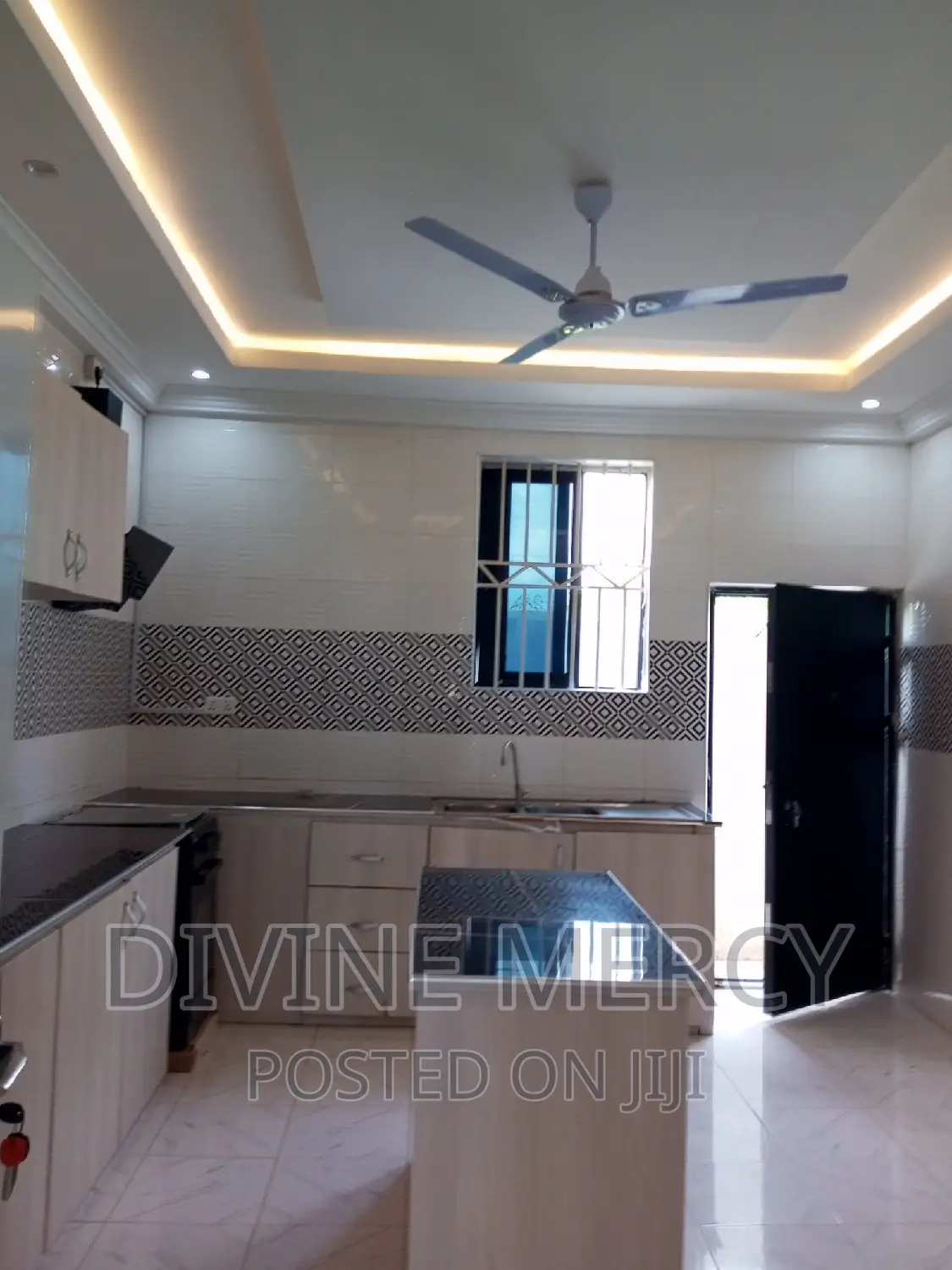 3bdrm Bungalow in Krispo City, Awutu Senya East Municipal for sale