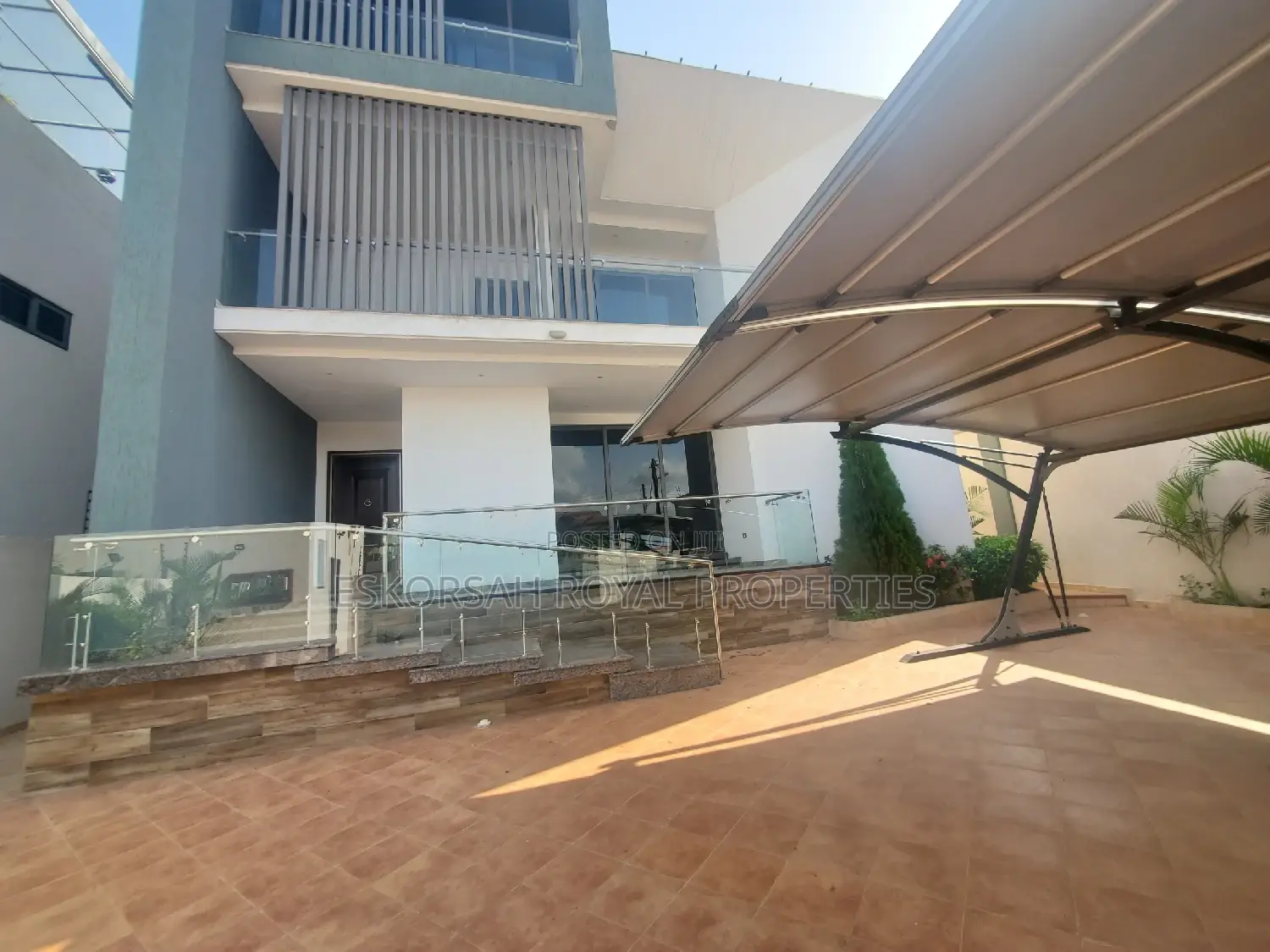 5bdrm House in East Legon A&C Mall for rent
