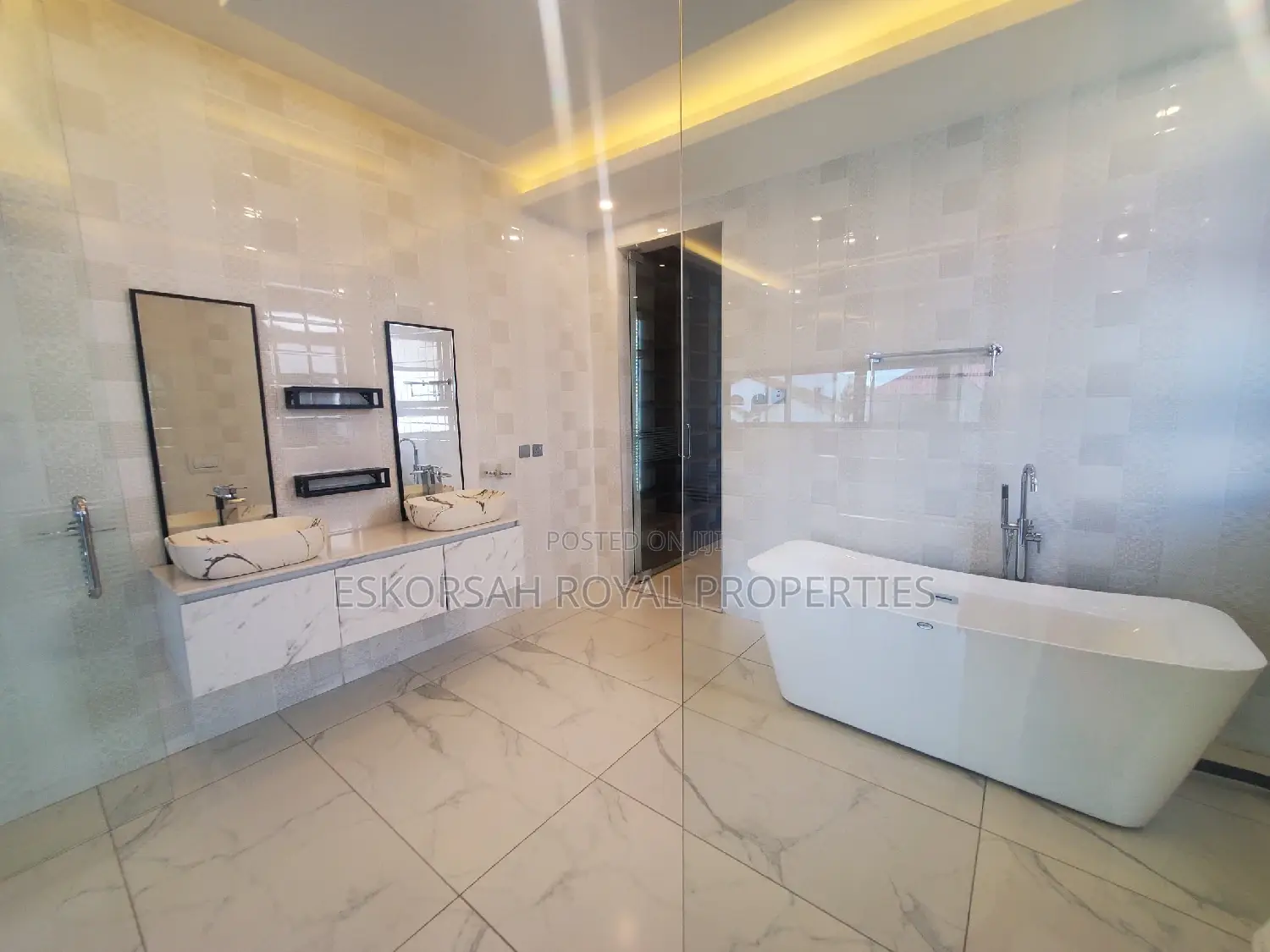 5bdrm House in East Legon A&C Mall for rent
