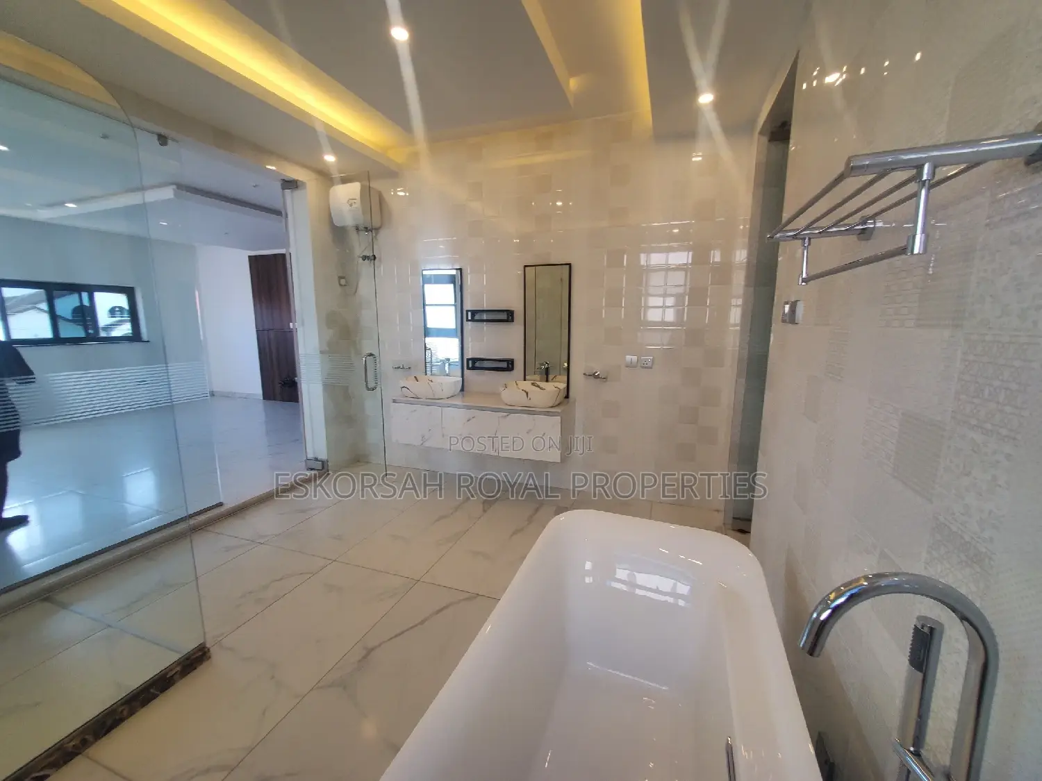 5bdrm House in East Legon A&C Mall for rent