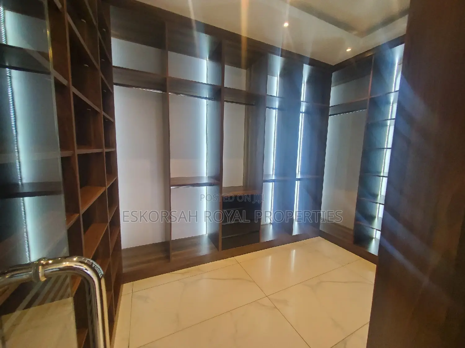 5bdrm House in East Legon A&C Mall for rent