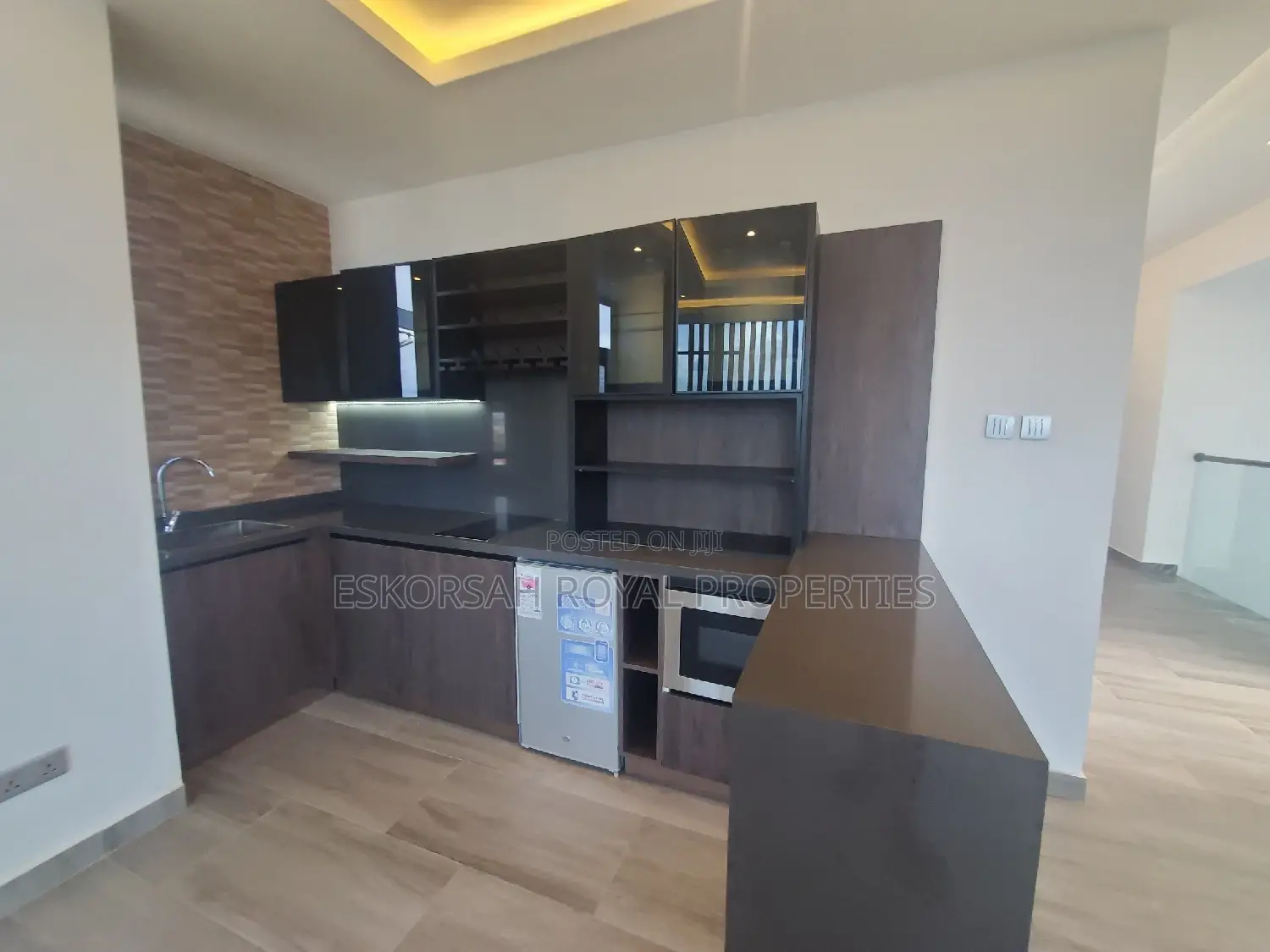 5bdrm House in East Legon A&C Mall for rent