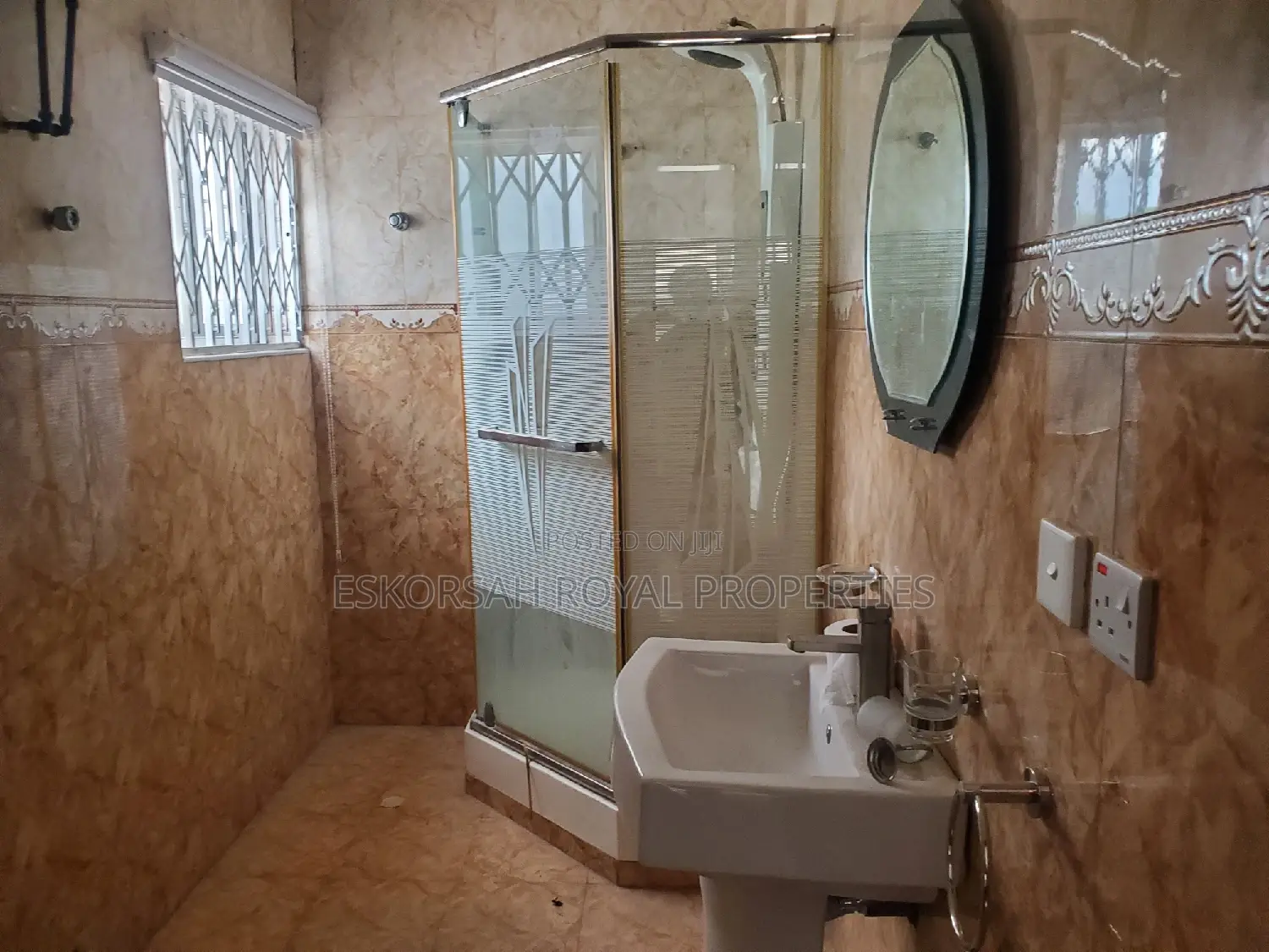 5bdrm House in East Legon for rent
