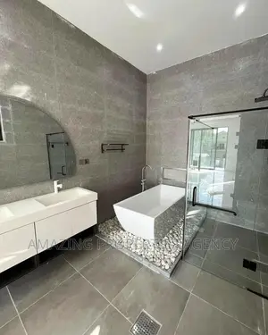 4bdrm House in East Legon for sale