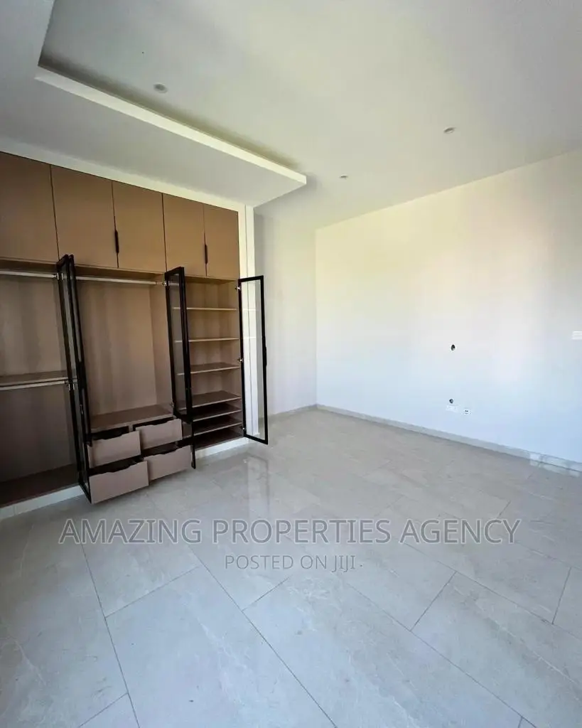 4bdrm House in East Legon for sale