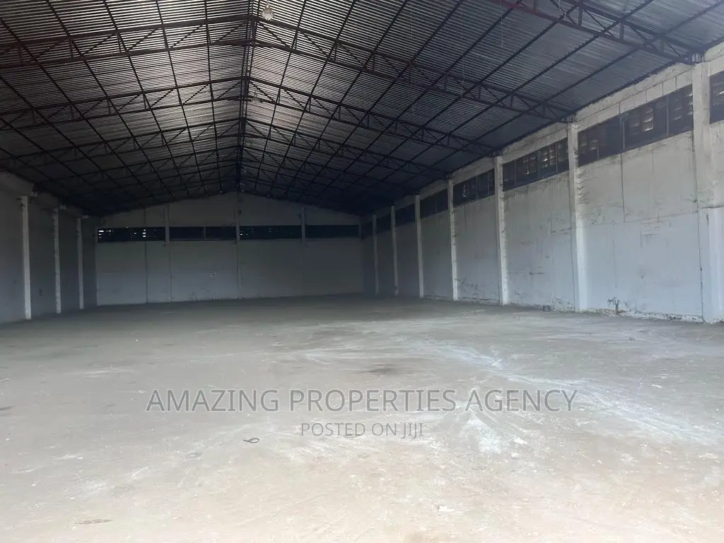 1000 SQM Warehouse for Rent at Spintex