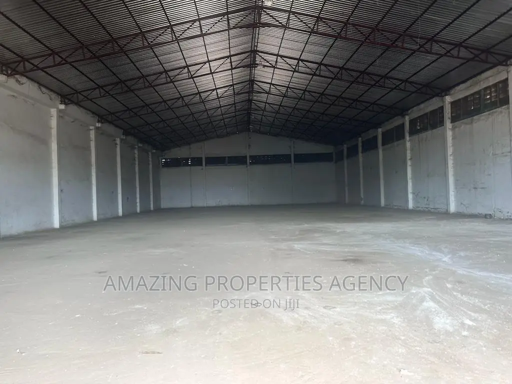 1000 SQM Warehouse for Rent at Spintex