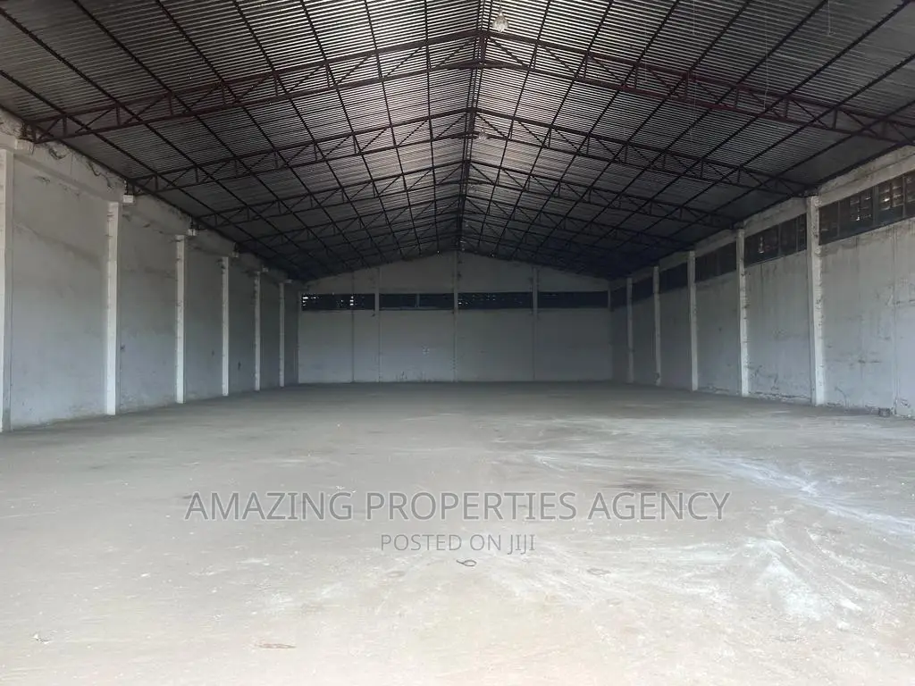 1000 SQM Warehouse for Rent at Spintex