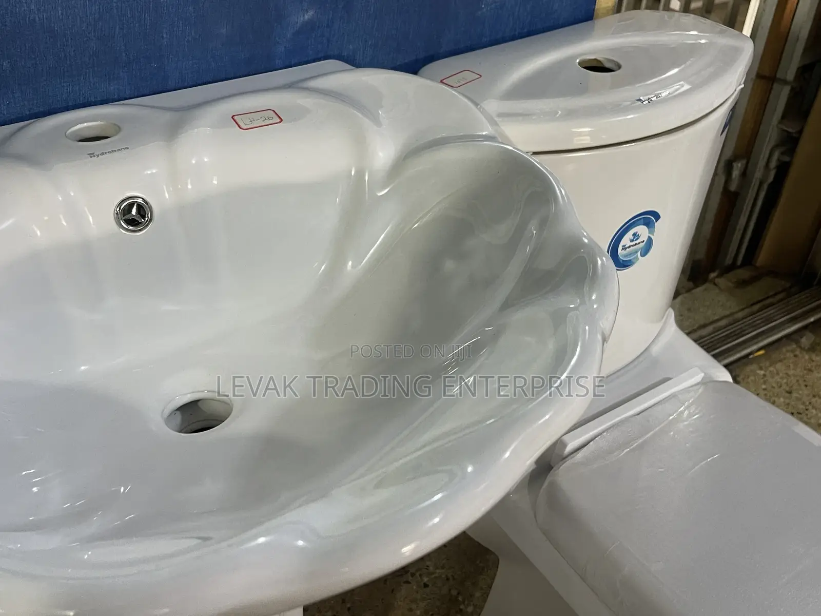 Short Pedestal Basin Watercloset