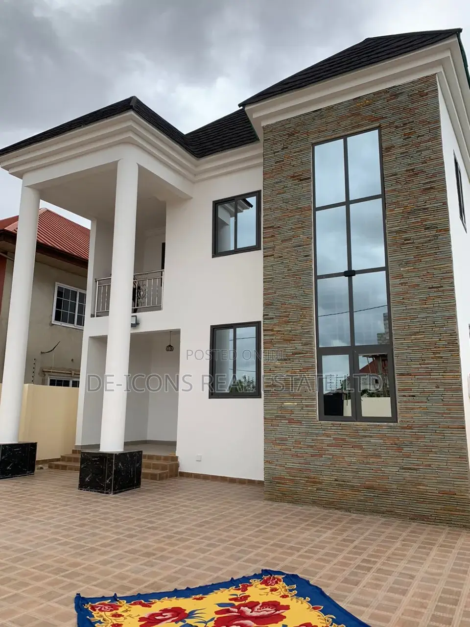 4bdrm Duplex in De-Icons Real Estate, Ghana Link Area for sale