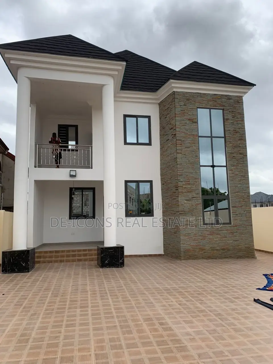4bdrm Duplex in De-Icons Real Estate, Ghana Link Area for sale