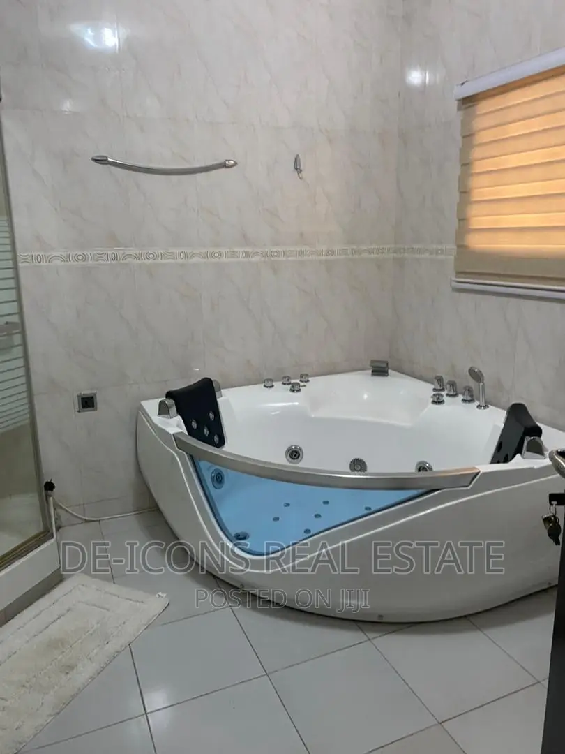 4bdrm Duplex in De-Icons Real Estate, Ghana Link Area for sale