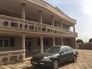 5bdrm Mansion in Sakumono, Tema Metropolitan for sale