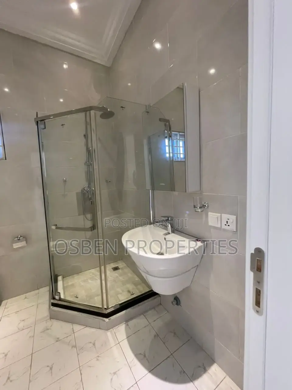 3bdrm Duplex in Pleasant Properties, East Legon for rent