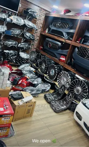 Mercedes Rim and Accessories