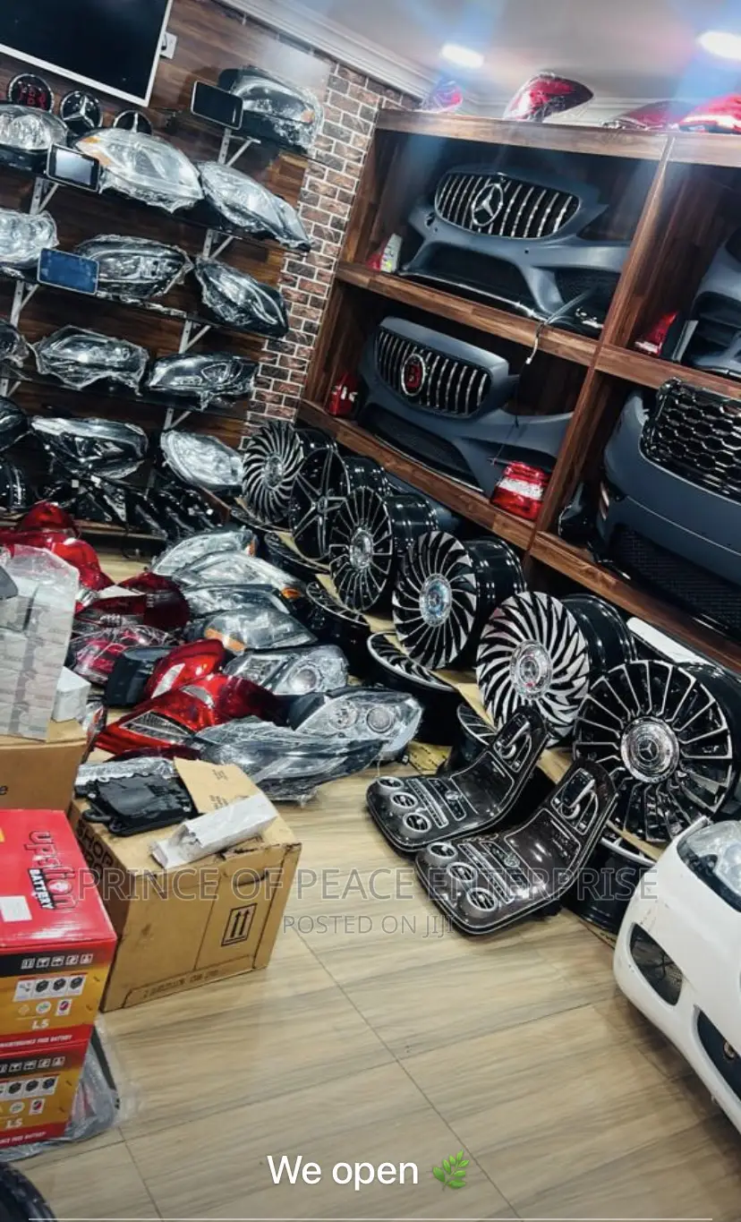 Mercedes Rim and Accessories