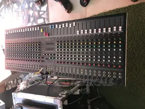 YAMAHA SMX3200 32channel Mixer