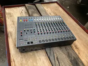 YAMAHA SMX-1200 12channel Mixer