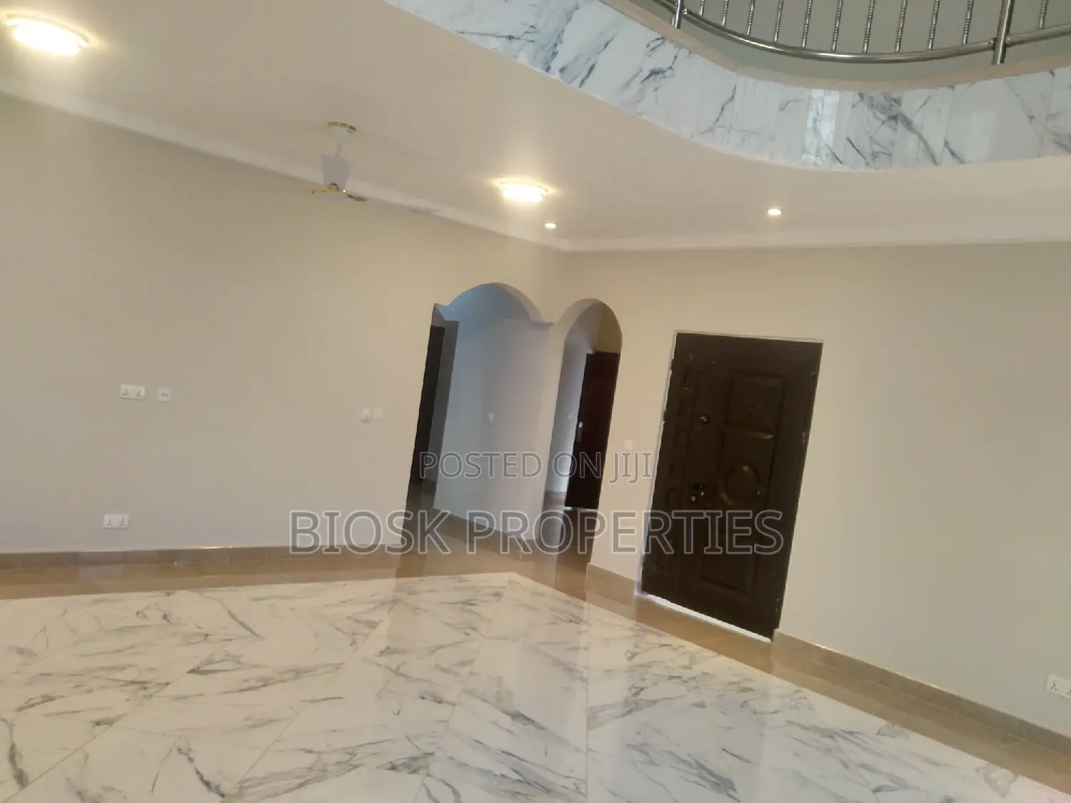 5bdrm Mansion in Billa-Fix Properties, Adenta for sale