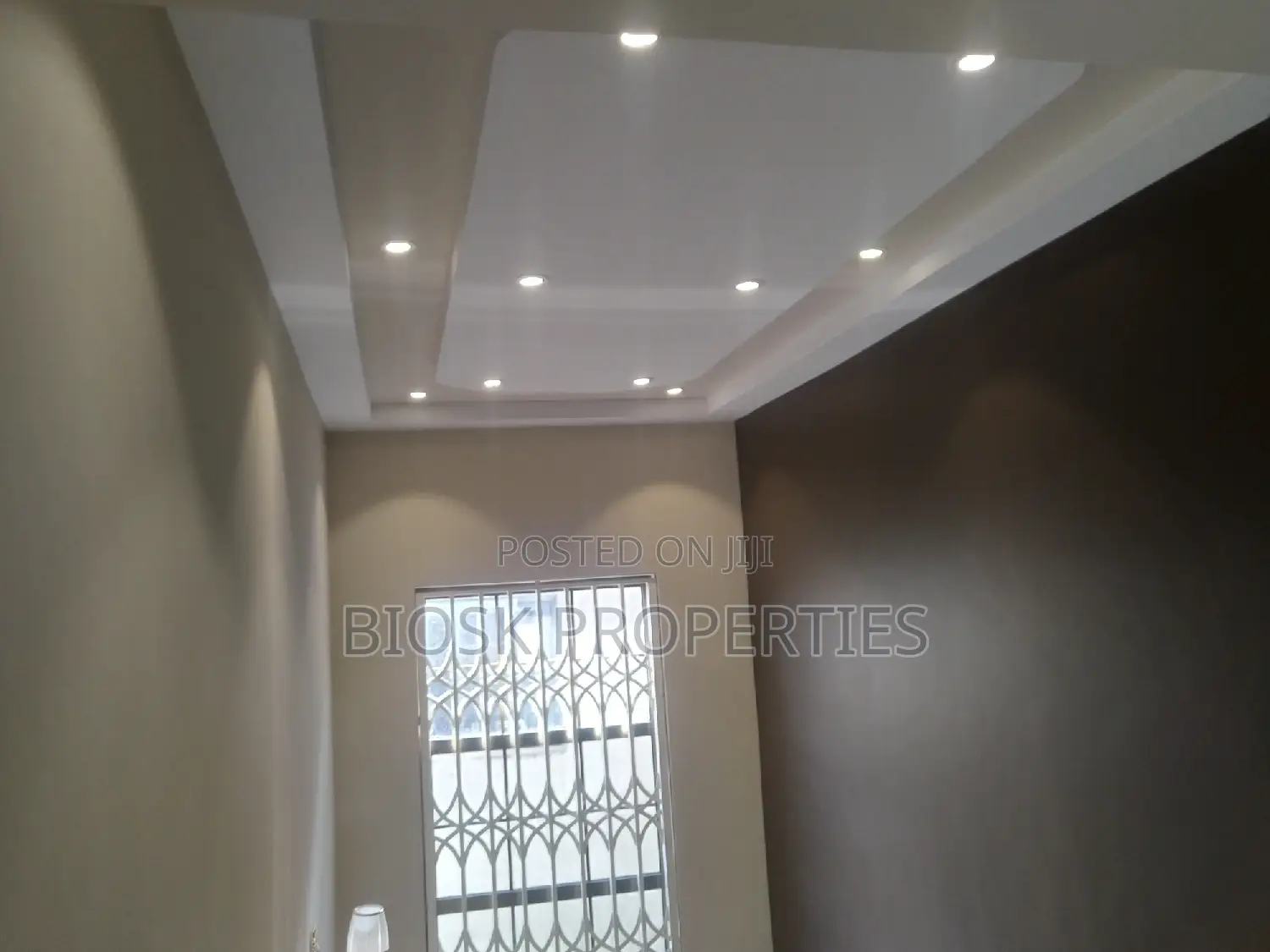 5bdrm Mansion in Billa-Fix Properties, Adenta for sale