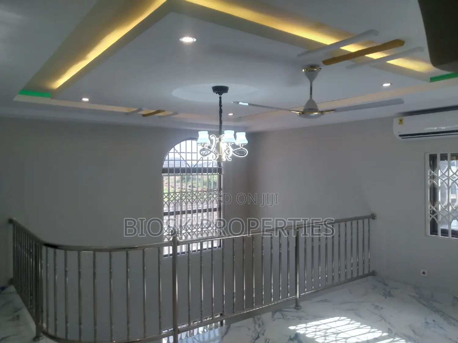5bdrm Mansion in Billa-Fix Properties, Adenta for sale