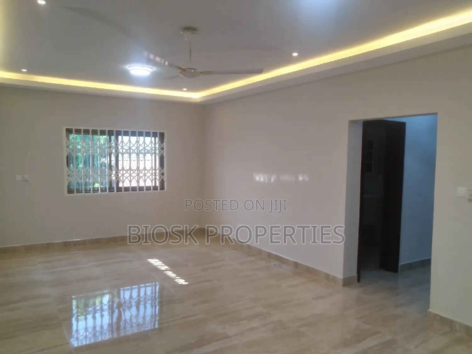 5bdrm Mansion in Billa-Fix Properties, Adenta for sale