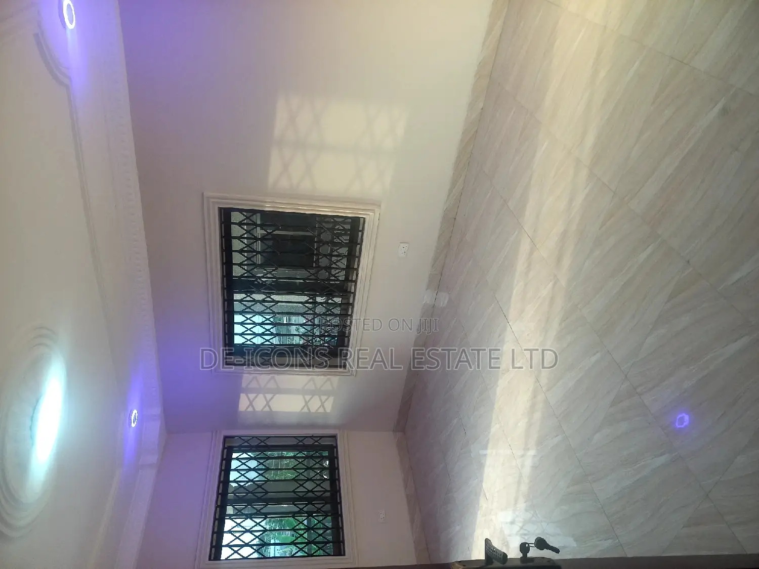 3bdrm Duplex in De-Icons Real Estate, Awutu Senya East Municipal