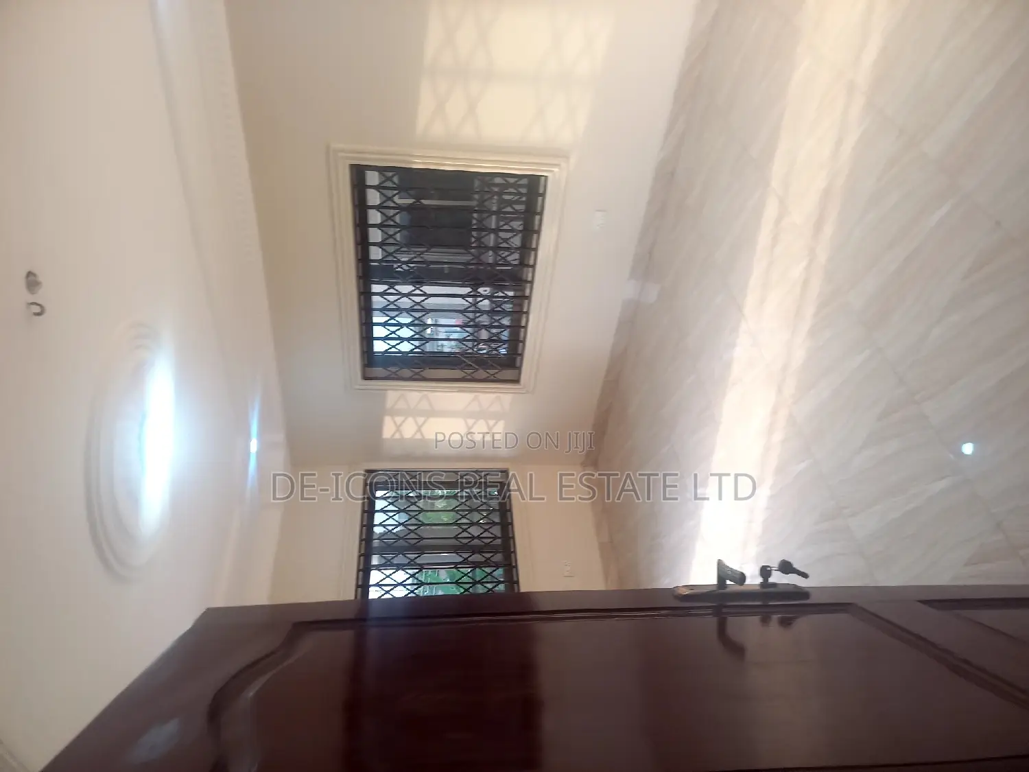 3bdrm Duplex in De-Icons Real Estate, Awutu Senya East Municipal