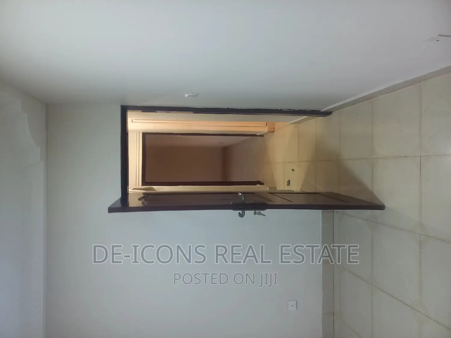 3bdrm Duplex in De-Icons Real Estate, Awutu Senya East Municipal