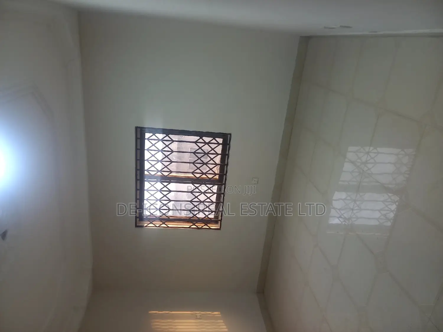 3bdrm Duplex in De-Icons Real Estate, Awutu Senya East Municipal