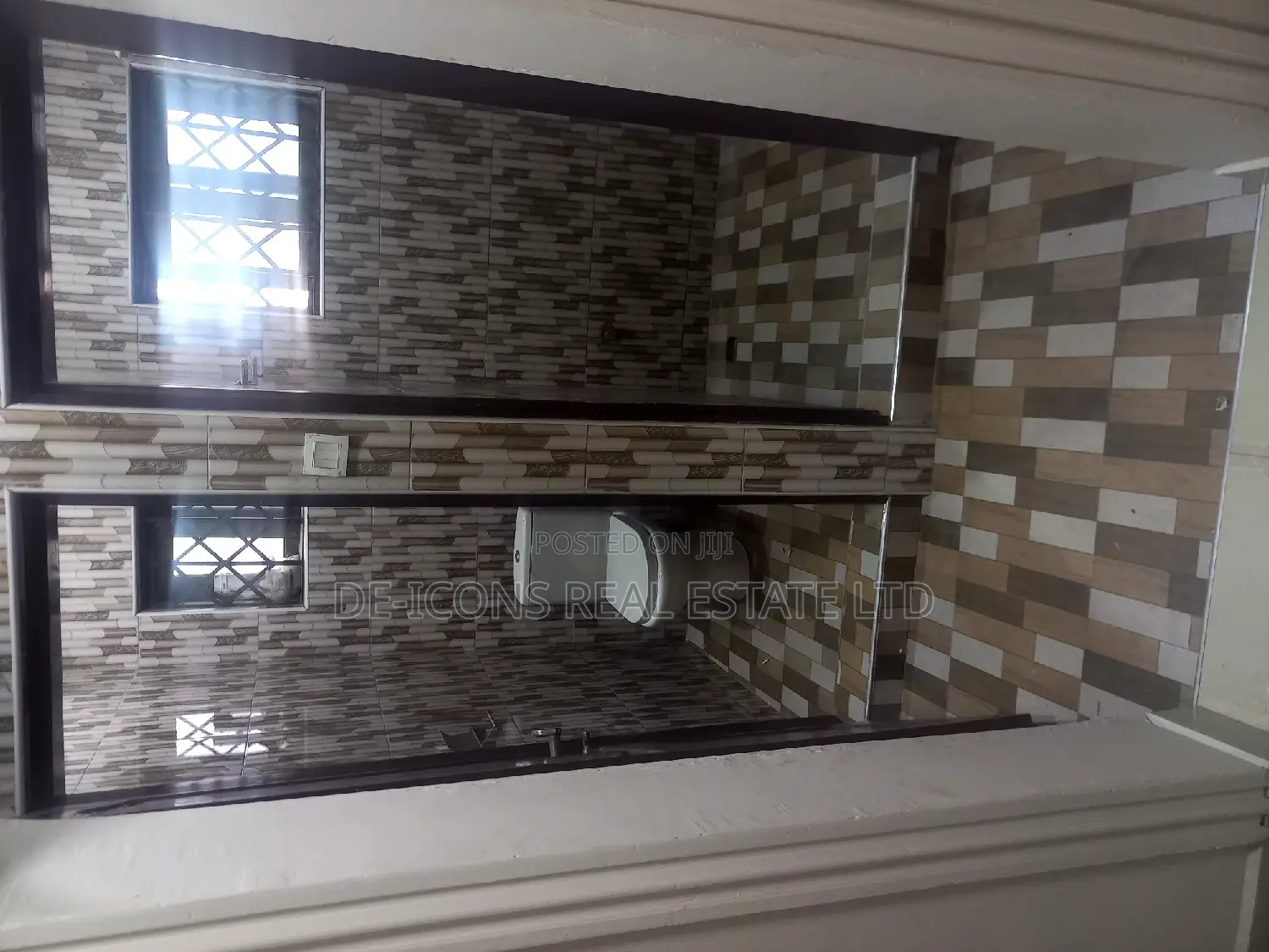 3bdrm Duplex in De-Icons Real Estate, Awutu Senya East Municipal