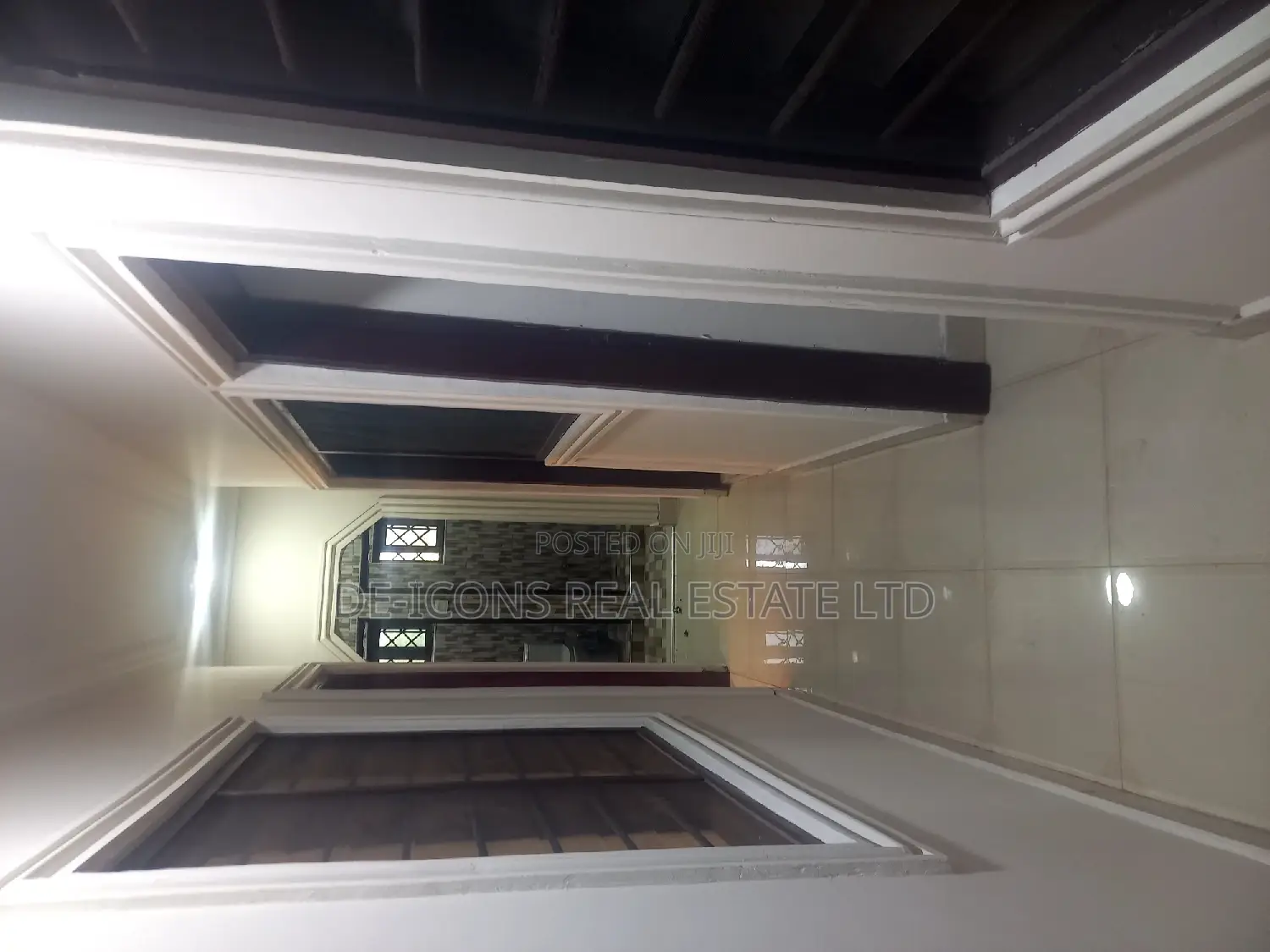 3bdrm Duplex in De-Icons Real Estate, Awutu Senya East Municipal