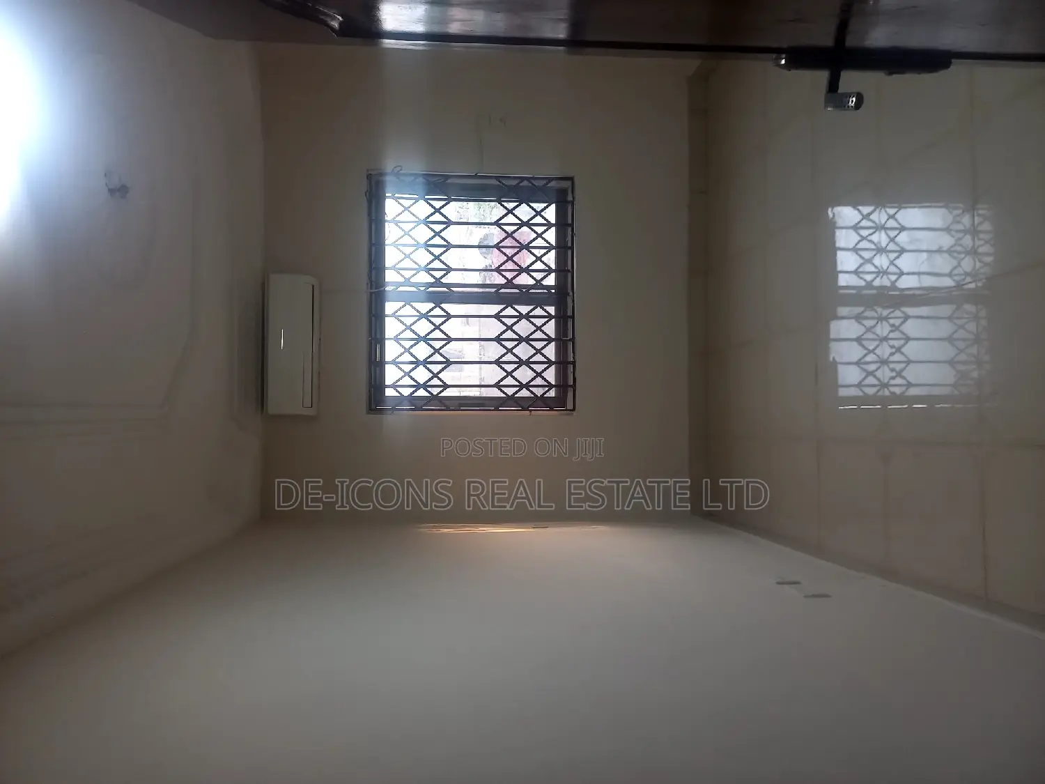 3bdrm Duplex in De-Icons Real Estate, Awutu Senya East Municipal