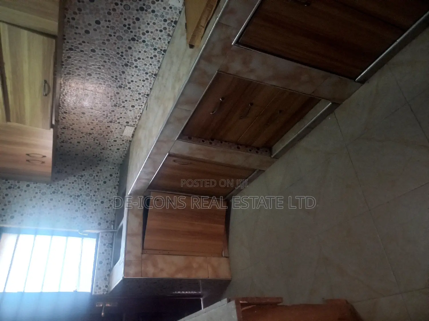 3bdrm Duplex in De-Icons Real Estate, Awutu Senya East Municipal