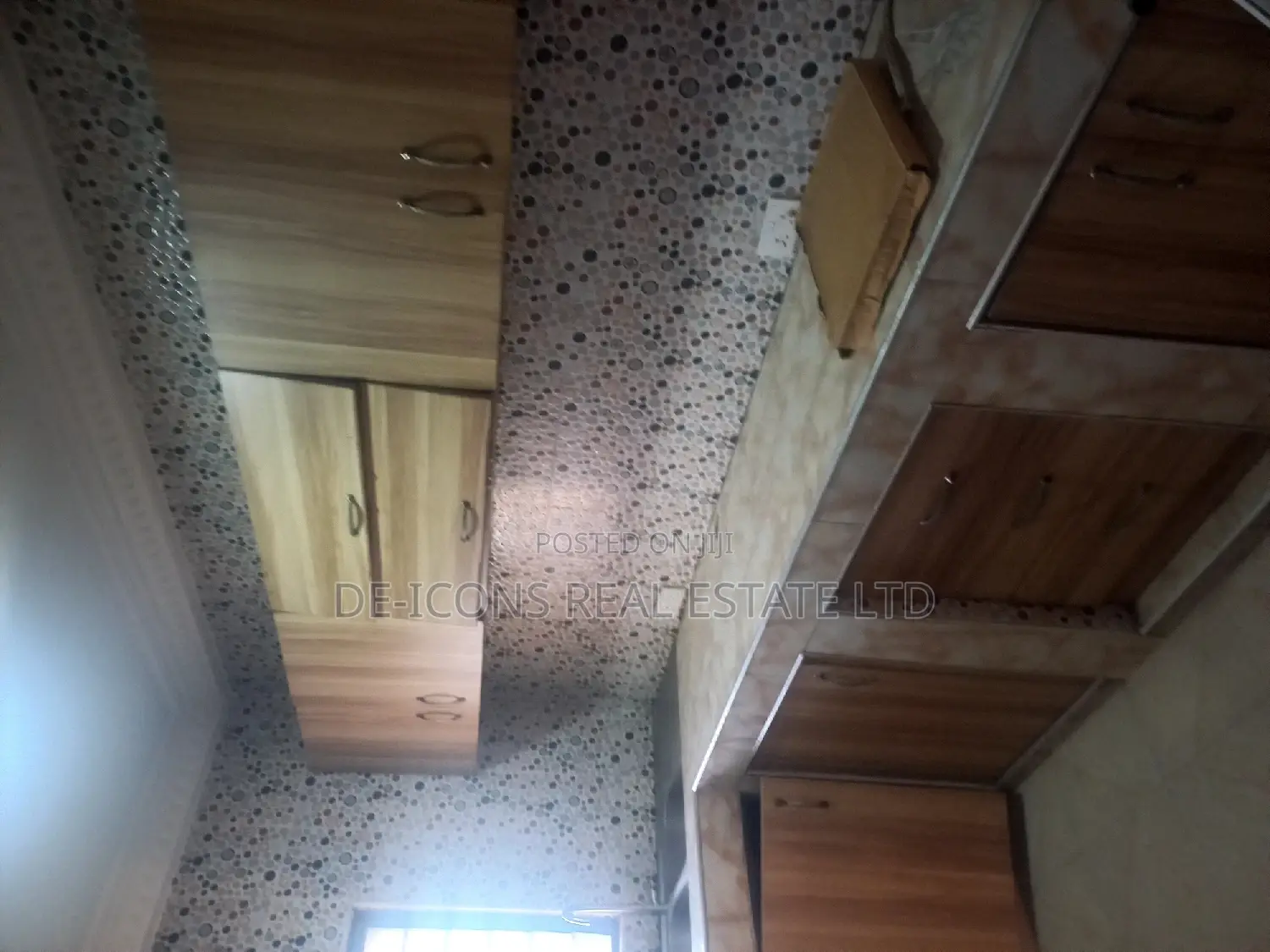 3bdrm Duplex in De-Icons Real Estate, Awutu Senya East Municipal