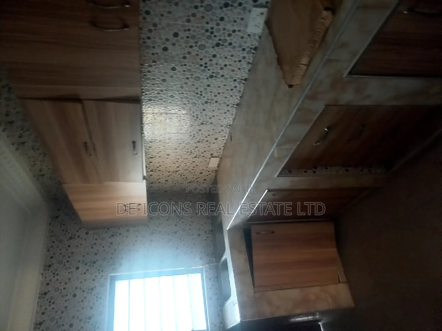 3bdrm Duplex in De-Icons Real Estate, Awutu Senya East Municipal
