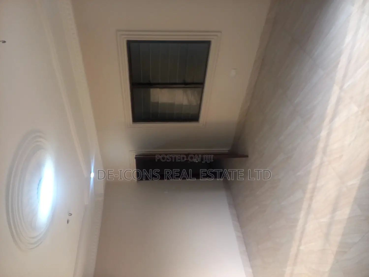 3bdrm Duplex in De-Icons Real Estate, Awutu Senya East Municipal