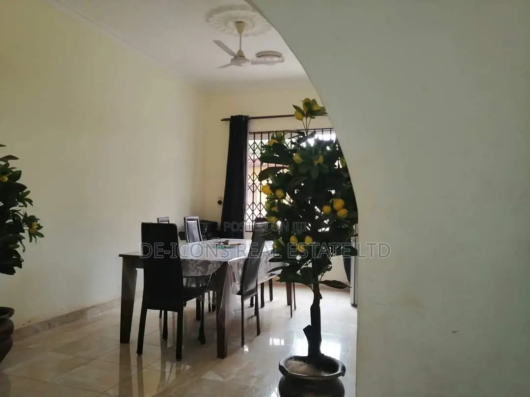 5bdrm Duplex in De-Icons Real Estate, Haatso for rent