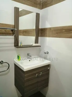 5bdrm Duplex in De-Icons Real Estate, Haatso for rent