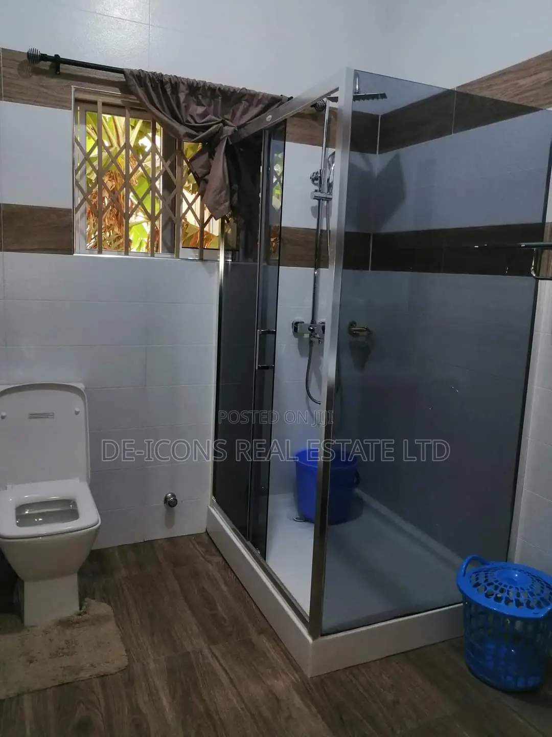 5bdrm Duplex in De-Icons Real Estate, Haatso for rent