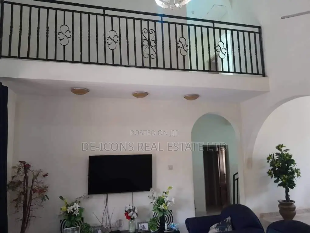5bdrm Duplex in De-Icons Real Estate, Haatso for rent