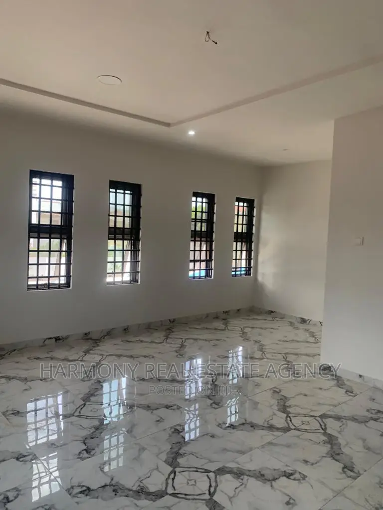 4bdrm House in Airport Residential Area for rent