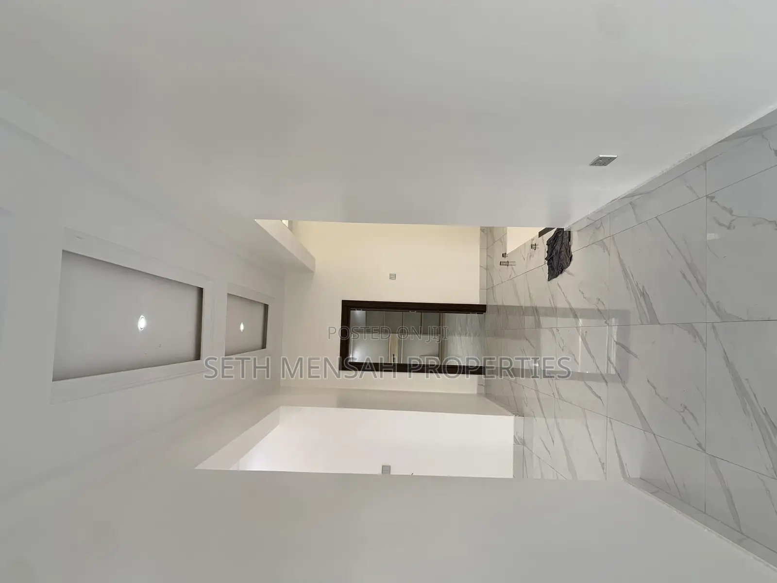 4bdrm Mansion in Skm Property, Ashomang Estate for sale