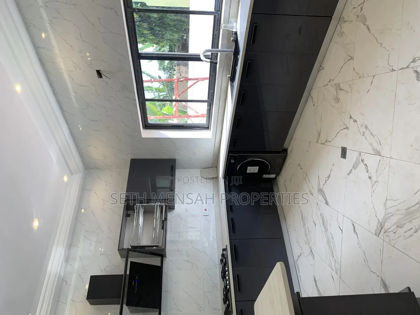 4bdrm Mansion in Skm Property, Ashomang Estate for sale