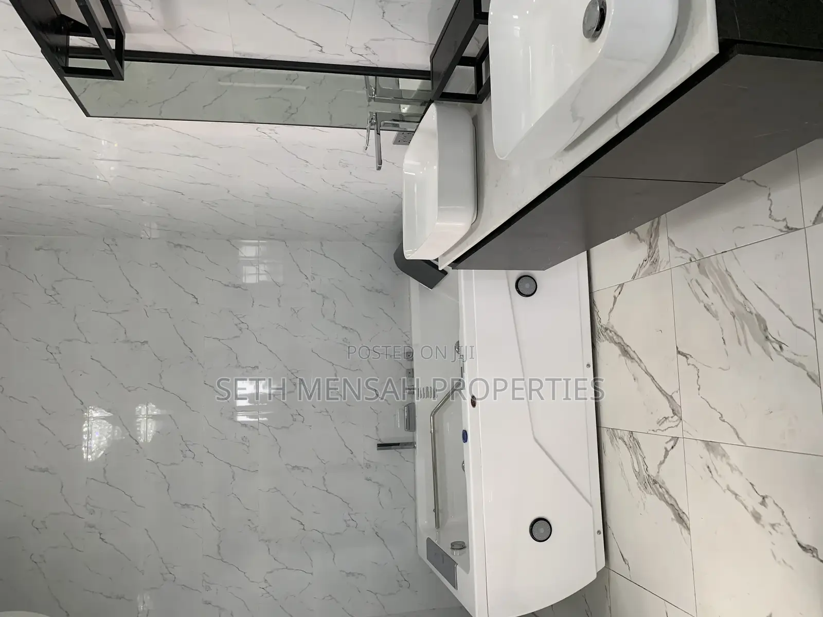 4bdrm Mansion in Skm Property, Ashomang Estate for sale