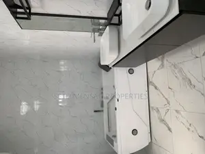 4bdrm Mansion in Skm Property, Ashomang Estate for sale