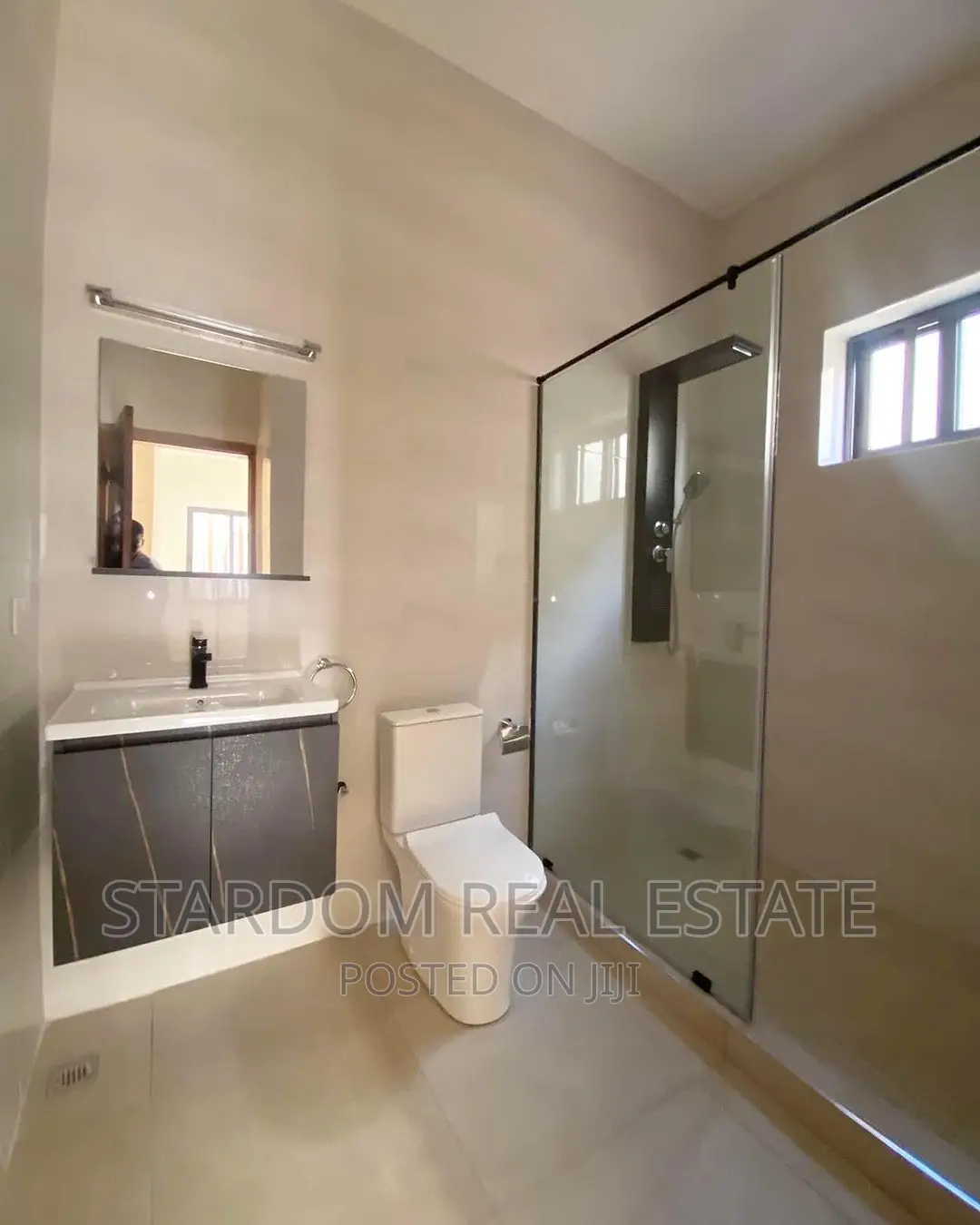 4bdrm Duplex in Adjiriganor for rent