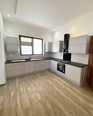 4bdrm Duplex in Adjiriganor for rent