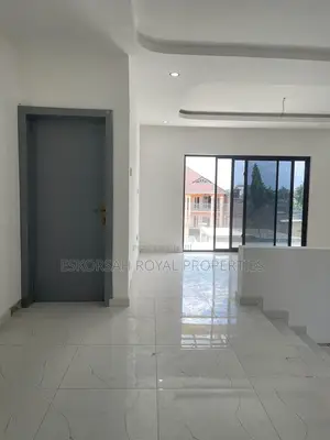 4bdrm House in Lake Side for sale