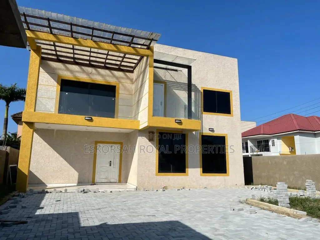 4bdrm House in Lake Side for sale